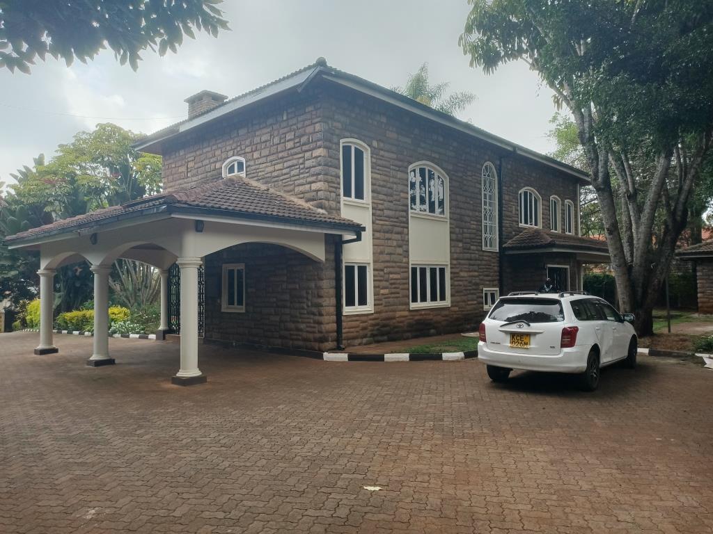 Elegant 4-Bedroom Residence at Hillview Estate, Spring Valley